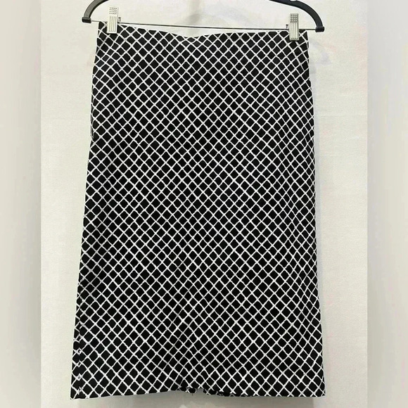 89th & Madison Dresses & Skirts - 89th & Madison Black and White Print Pencil Skirt Size S​